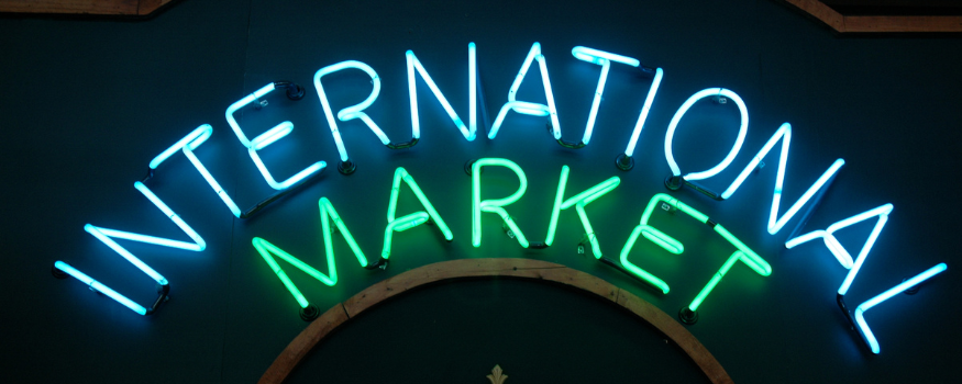Neonschrift International Market