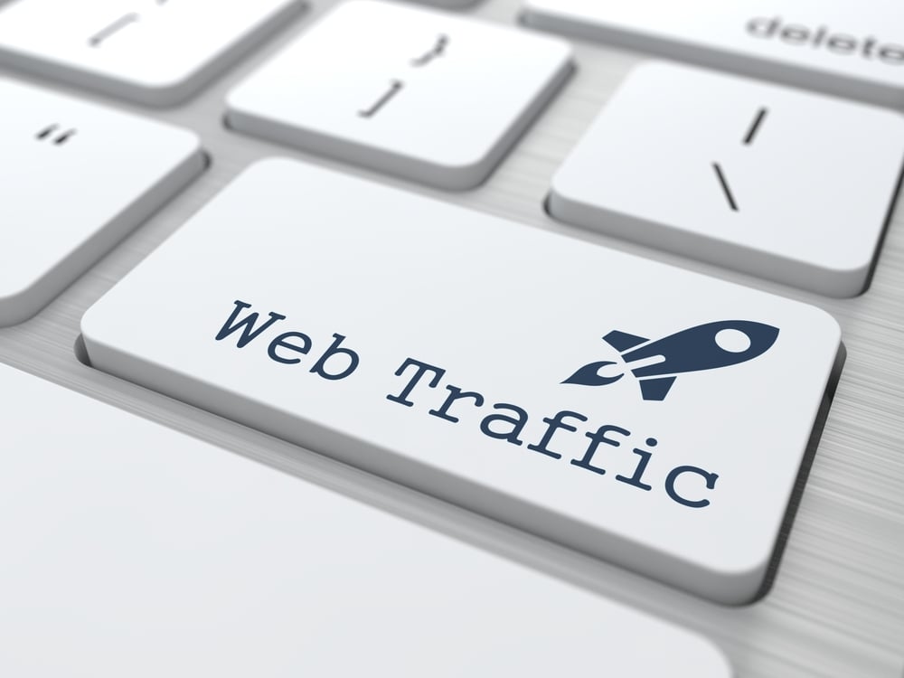 Weiße Taste mit der Aufschrift Web Traffic auf einer Computer Tastatur